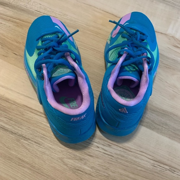 Nike Freak 4 (GS) DQ0553-400 Kids Basketball Shoes Size: 4.5Y​ - Picture 3 of 8